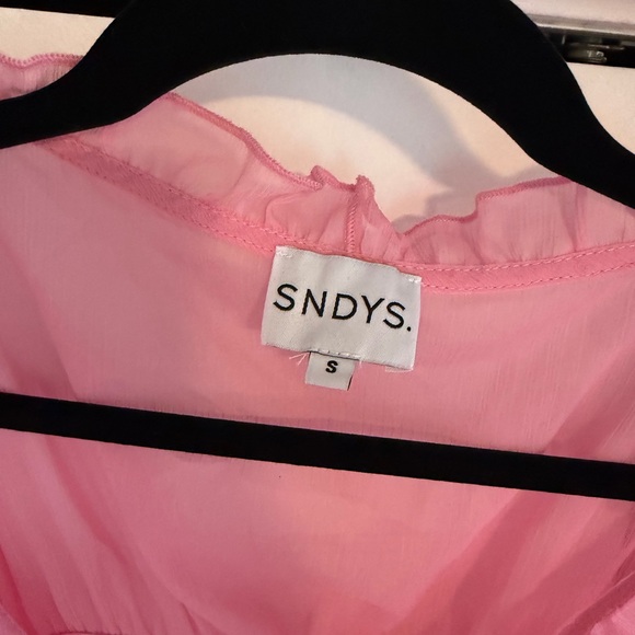 Elegant Pink Ruffled Blouse - Picture 3 of 4